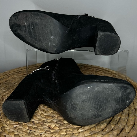 JustFab Ankle Bootie Women’s 7 Mariah Block Heel Chain Bootie Black - Picture 6 of 7